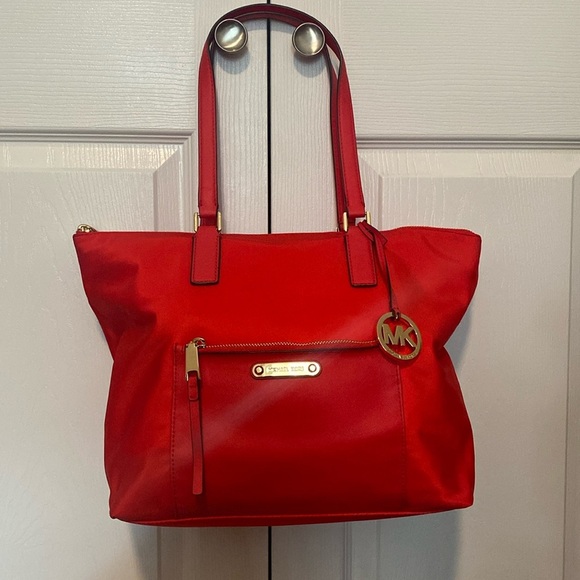♥️MICHAEL KORS♥️Dark Sangria Large Ariana Tote👜/NWOT - Picture 1 of 9